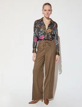 Pantalón de vestir de mujer tipo sastre con goma en cinturilla - Lola Casademunt - FashionsVida