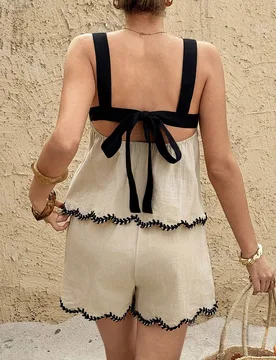 Conjunto de 2 piezas de top de tirantes y shorts de estilo casual, sexy y de vacaciones con diseño de contraste de color, espalda descubierta, nudo y - Shein - FashionsVida