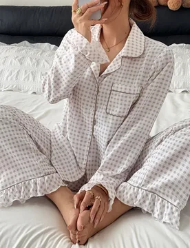 Conjunto de pijama de mujer con estampado a cuadros, ribete de solapa, volantes, patchwork, manga larga, pantalones, para dormir y estar en casa, marr - Shein - FashionsVida