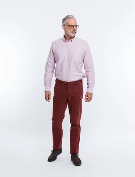 Pantalón chino de hombre regular en oscuro - Wickett Jones - FashionsVida