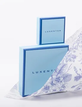 Llavero Graba Tu Joya acabado en rodio con cuero oscuro - Luxenter - FashionsVida