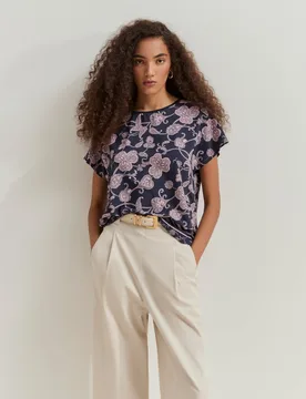 Blusa de mujer con estampado floral - Lion of Porches - FashionsVida