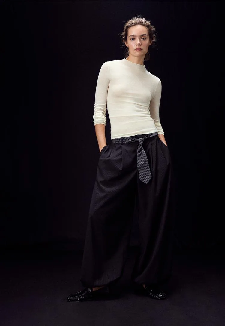 Basic-Woll-Seidenpullover mit Perkinskragen Vanille M - Stradivarius - FashionsVida