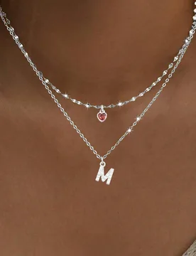Set de 2 piezas: Colgante de letra de cristal en forma de corazón rojo minimalista y collar con cadena de acero inoxidable con forma de labios para m - Shein - FashionsVida