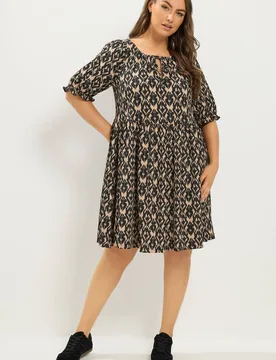 Women's Abstract Short Sleeve Dress in Black Size: 26-28 - Black - Size: 26-28 - Yours - FashionsVida