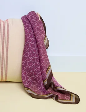 Pañuelo estampado 65x65 - Stella Rittwagen - FashionsVida