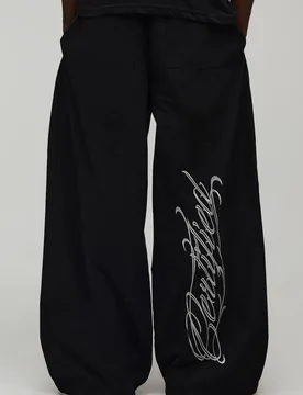 Herren Extreme Fallschirmschnitt Zertifiziert Bestickte Hose Black Größe 4XL - boohooMAN - FashionsVida