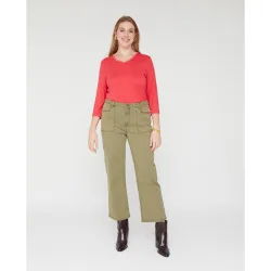 Pantalones rectos de mujer bolsillos plastron y tachas