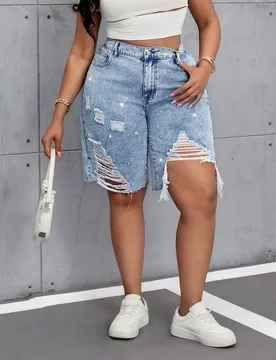 Shorts vaqueros de talle alto con detalles desgastados y rhinestones en azul claro, de talla grande, con ajuste holgado y pierna recta, 5/8 de largo t - Shein - FashionsVida