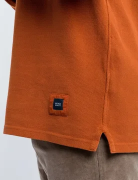 Polo piqué de hombre en oscuro - Wickett Jones - FashionsVida