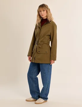 Parka de mujer con cuello solapa y cinturón - Molly Bracken - FashionsVida
