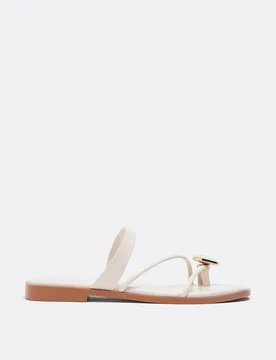 Flache Sandalen mit Steindetail NATUR 35 - Stradivarius - FashionsVida