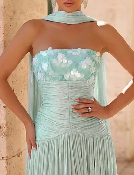 Vestido elegante sin tirantes con lentejuelas 3D, patchwork, fruncido y falda acampanada en línea A para mujer (incluye tirante desmontable), vestido - Shein - FashionsVida