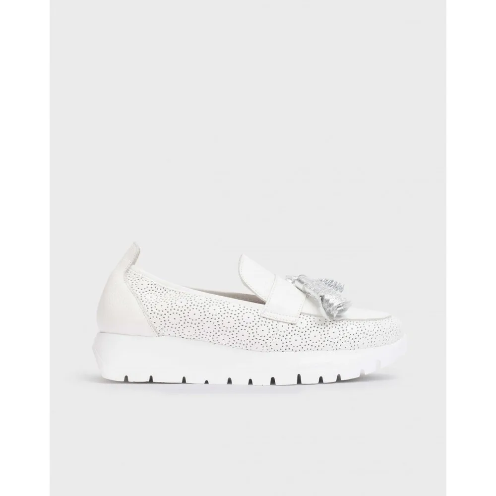 Mocasines de mujer de piel con borlas - Wonders - FashionsVida