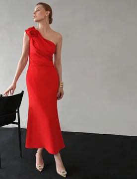 VESTIDO DE HOMBRO DESCUBIERTO, SÓLIDO CON FLORES ESTEREO, CORPIÑO FRUNCIDO Y DOBLADILLO EN FORMA DE SIRENA S - Shein - FashionsVida