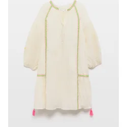 Vestido con trabajo bordado