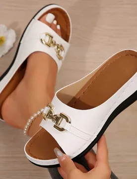 Elegantes sandalias de cuña para mujer talla grande para exteriores, con decoración de hebilla de metal, sandalias de playa casuales cómodas y de m - Shein - FashionsVida