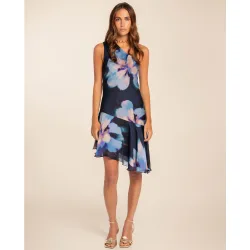 Vestido corto con escote asimétrico
