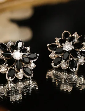Par de pendientes de botón con forma de flor de circonita cúbica, pendientes de moda para compromiso, boda y fiesta para mujeres Unitalla - Shein - FashionsVida