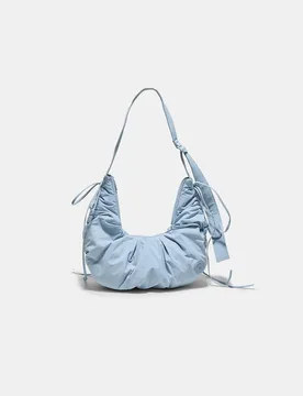 Geraffte Umhängetasche aus Stoff Himmelblau OS - Stradivarius - FashionsVida