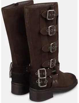 Botas biker de mujer con múltiples correas y hebillas metálicas - Alma en Pena - FashionsVida