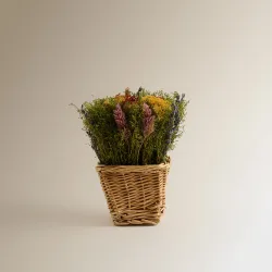 Flores preservadas en mini maceta de ratán