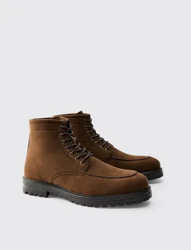 Herren Kunstwildleder Schnürboot mit Profilsohle Chocolate Größe 42 - boohooMAN - FashionsVida