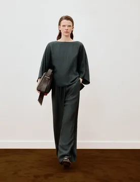 Pantalón ancho fluido en tejido texturado de mujer - Woman Limited El Corte Inglés - FashionsVida