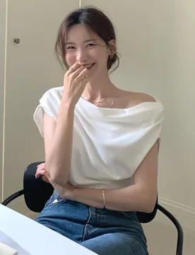 Camiseta con cuello asimétrico y mangas de murciélago, top corto para mujeres M - Shein - FashionsVida