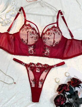 Piezas Conjunto de sujetador con aros y pantie con estampado floral en talla grande color borgoña, sujetador largo con soporte y shorts moldeadores, - Shein - FashionsVida