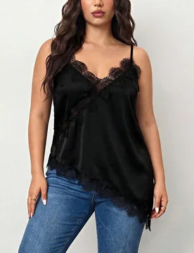 Camiseta corta de encaje asimétrica con cuello en V y parches de unicolor para mujeres de talla grande con figura redondeada y de estilo urbano casua - Shein - FashionsVida