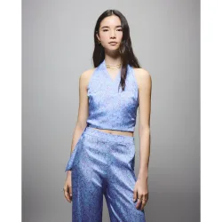 Top liso envolvente de mujer