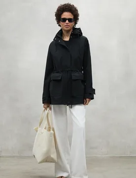 Trenca de mujer con capucha y bolsillos grandes - Ecoalf - FashionsVida