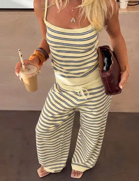 Nuevo conjunto de estilo callejero de vacaciones de punto a rayas, top de tirantes finos + pantalones de pierna ancha, conjunto casual de 2 piezas XS - Shein - FashionsVida