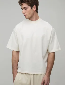 Herren Übergroßes Schweres Verlängerter Ausschnitt Kastenförmiges T-Shirt Ecru Größe Medium - boohooMAN - FashionsVida