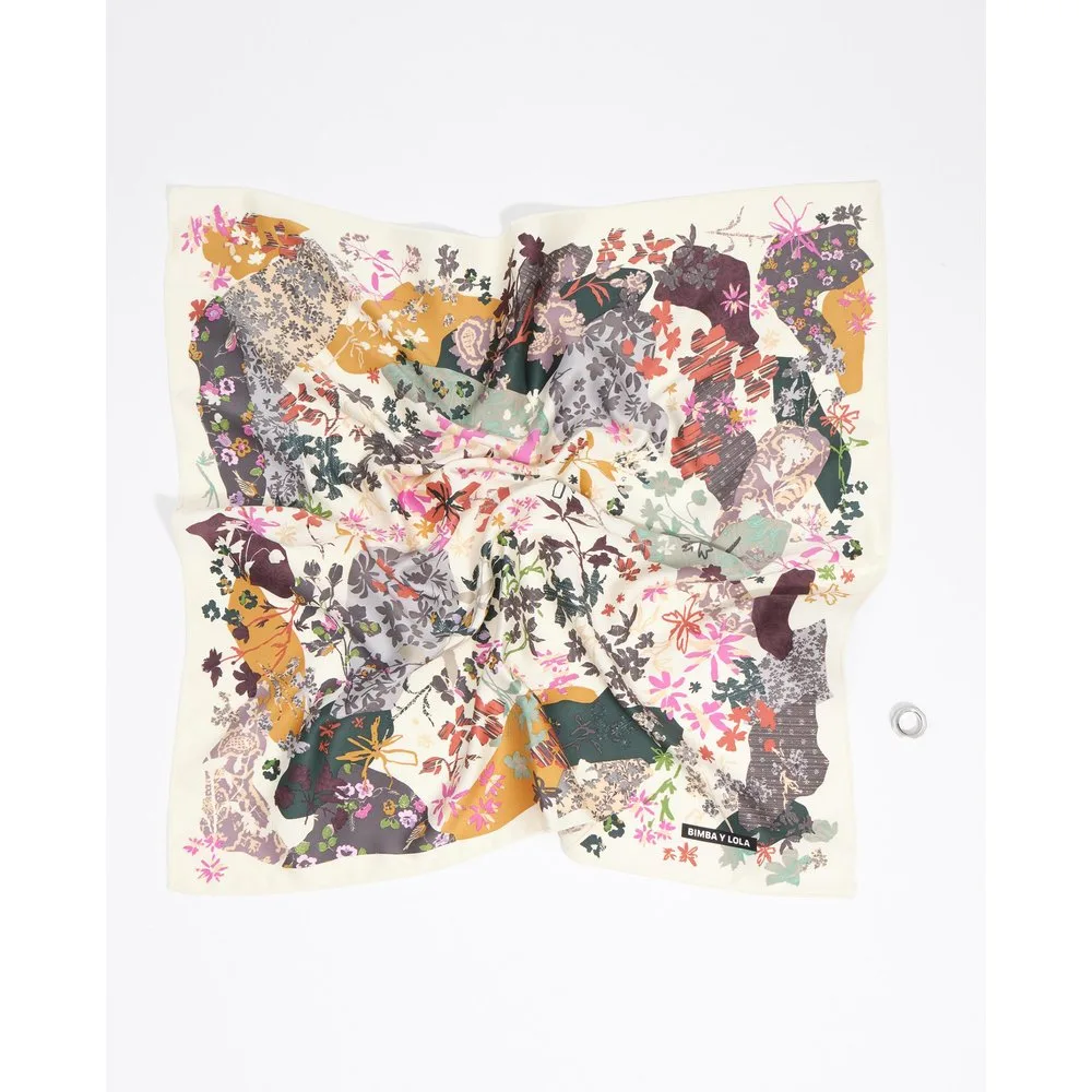 Pañuelo de mujer charm floral - Bimba y Lola - FashionsVida