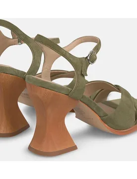 Sandalias de tacón de mujer en piel con doble tira y cierre de hebilla - Alma en Pena - FashionsVida