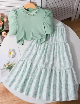 Conjunto de moda para niña preadolescente con camiseta de manga corta abullonada con decoración de perlas falsas en unicolor y falda con estampado f - Shein - FashionsVida