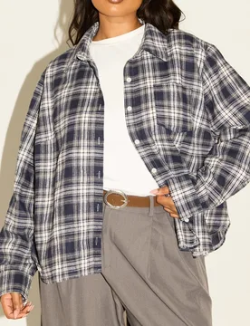 Camisa a cuadros talla grande, blusa casual de uso diario con botones y cuello, franela de corte holgado, top curvo, estilo universitario, regreso a c - Shein - FashionsVida