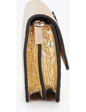 Bandolera de mujer mini con detalle de cadena dorada y cierre magnético - Lola Casademunt - FashionsVida