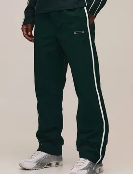 Herren Relaxed-Fit Nylon-Hose Mit Seitenstreifen Und Logo-Print Forest Größe XS - boohooMAN - FashionsVida