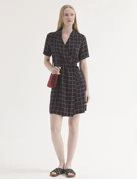 Vestido corto de cuadros y escote de pico - Nice Things - FashionsVida