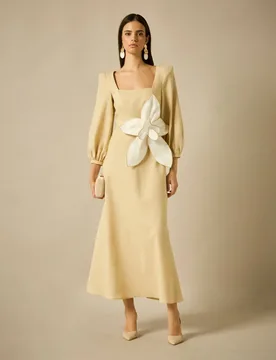 Vestido midi con escote cuadrado y manga larga amplia y maxi de flor - Sonia Peña - FashionsVida