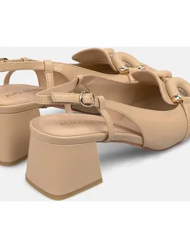 Zapatos de salón de mujer con puntera redondeada y cierre con hebilla - Alma en Pena - FashionsVida