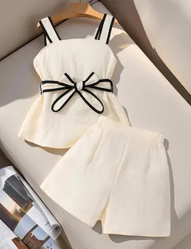 Conjunto de 2 piezas para niñas preadolescentes: camiseta de manga corta con cuello redondo y mini top negro, diseño con ribete pastel y cinturón e - Shein - FashionsVida