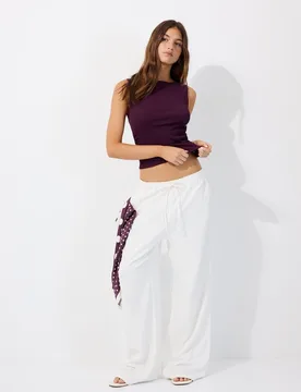 Gerüschtes Textur-Shirt Violett M - Stradivarius - FashionsVida