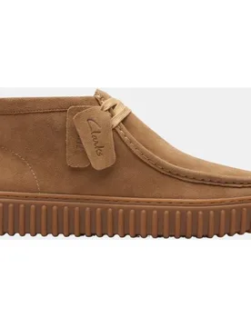 Botas Torhill de hombre de serraje con cierre de cordones - Clarks - FashionsVida