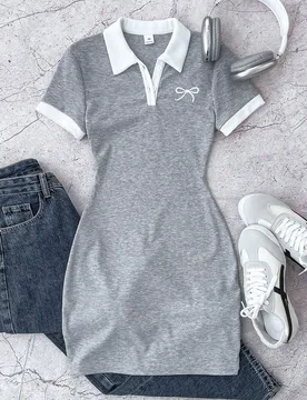 Vestido ajustado de punto acanalado con cuello de contraste personalizado, botones y bordado de mariposa para niña preadolescente en gris y blanco, v - Shein - FashionsVida