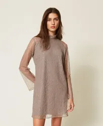 Robe courte en dentelle avec sequins