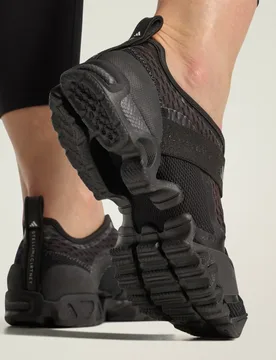 Scarpe by Stella McCartney Sportswear X 40 Core Black / Ecoblack / Chalky Brown - Adidas - FashionsVida
